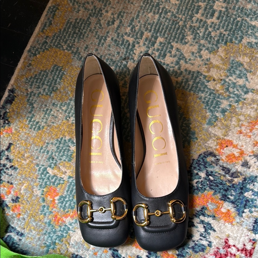 Gucci Black Heels with Elegant Design